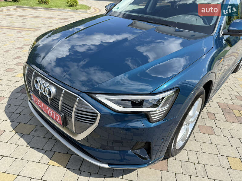 Внедорожник / Кроссовер Audi e-tron 2019 в Сваляве