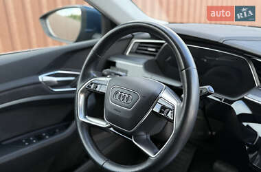 Внедорожник / Кроссовер Audi e-tron 2020 в 