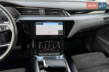 Внедорожник / Кроссовер Audi e-tron 2020 в 