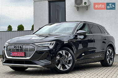 Внедорожник / Кроссовер Audi e-tron 2023 в 
