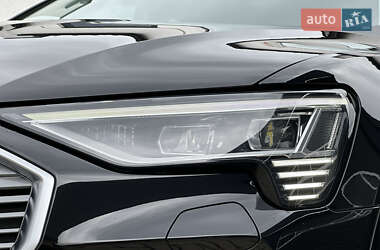 Внедорожник / Кроссовер Audi e-tron 2023 в 