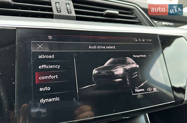 Внедорожник / Кроссовер Audi e-tron 2023 в 