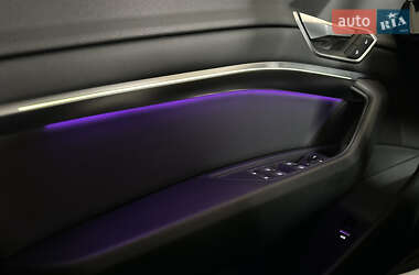 Внедорожник / Кроссовер Audi e-tron 2023 в 