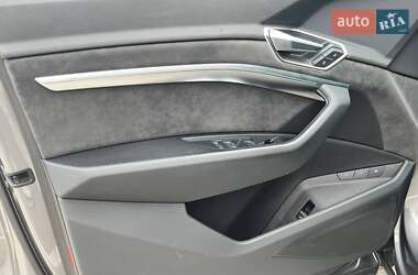 Внедорожник / Кроссовер Audi e-tron 2021 в 