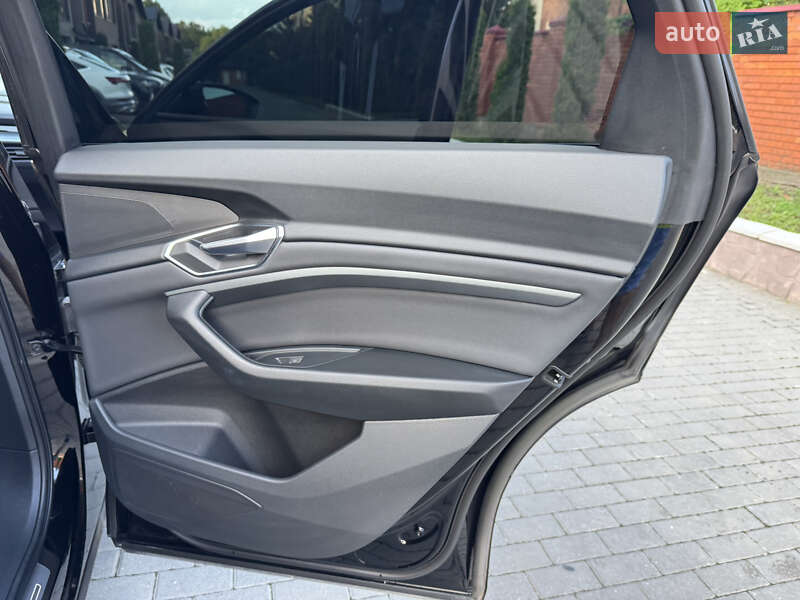 Позашляховик / Кросовер Audi e-tron 2023 в Хмельницькому