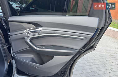 Внедорожник / Кроссовер Audi e-tron 2023 в 