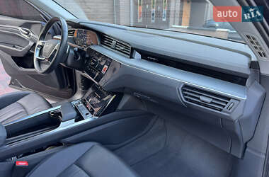 Внедорожник / Кроссовер Audi e-tron 2023 в 