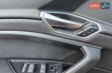 Внедорожник / Кроссовер Audi e-tron 2023 в 