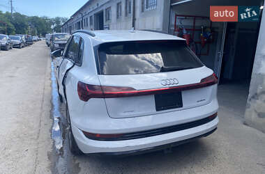 Внедорожник / Кроссовер Audi e-tron 2021 в 