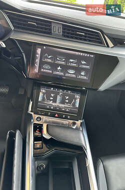 Внедорожник / Кроссовер Audi e-tron 2023 в 