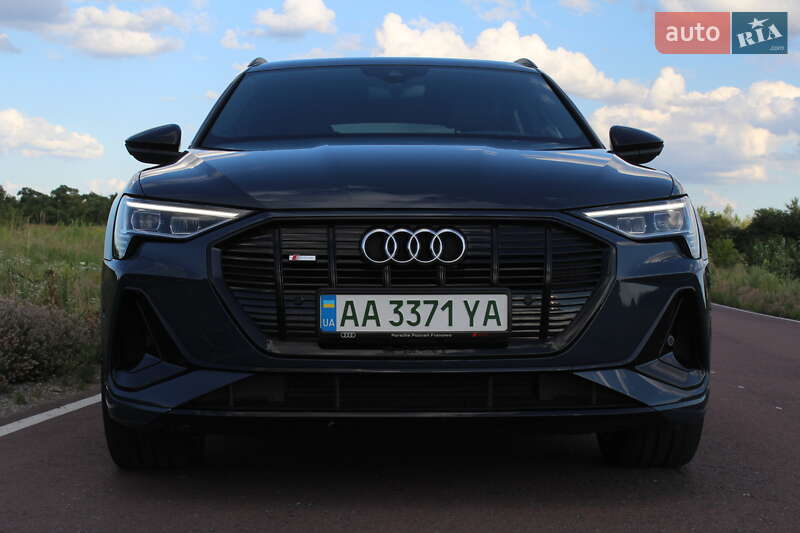 Внедорожник / Кроссовер Audi e-tron 2022 в Киеве