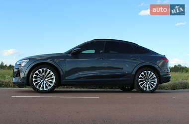 Внедорожник / Кроссовер Audi e-tron 2022 в 