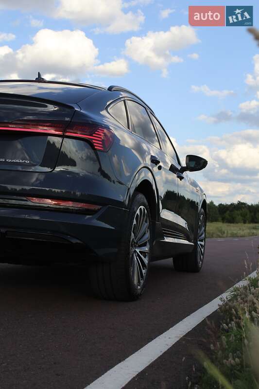 Внедорожник / Кроссовер Audi e-tron 2022 в Киеве