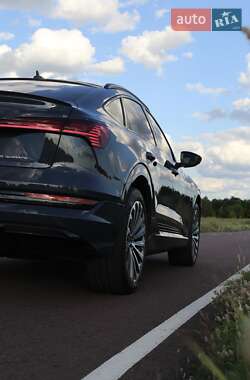 Внедорожник / Кроссовер Audi e-tron 2022 в 