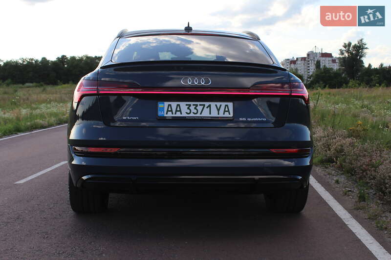 Внедорожник / Кроссовер Audi e-tron 2022 в Киеве