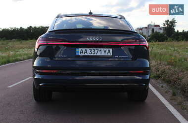 Внедорожник / Кроссовер Audi e-tron 2022 в 