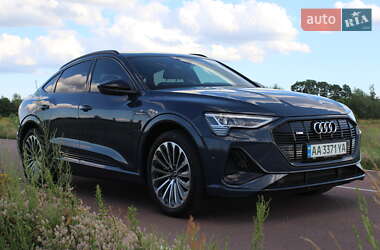 Внедорожник / Кроссовер Audi e-tron 2022 в 