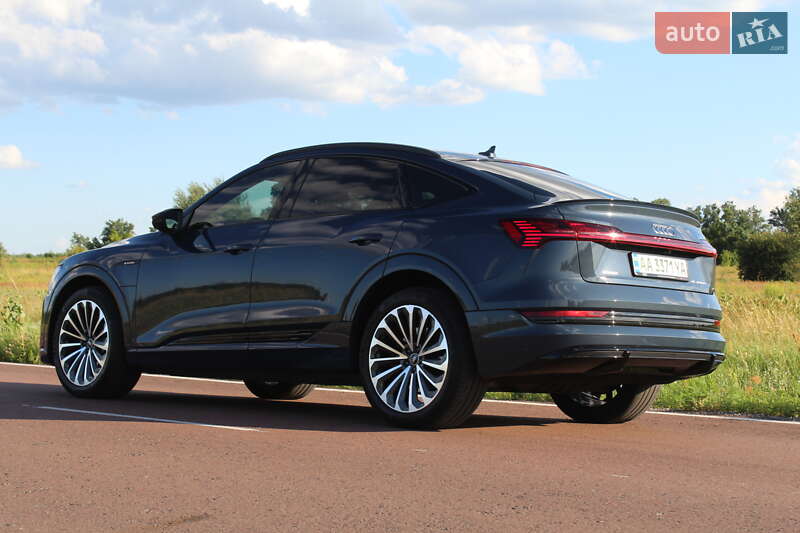 Внедорожник / Кроссовер Audi e-tron 2022 в Киеве