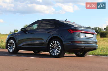 Внедорожник / Кроссовер Audi e-tron 2022 в 
