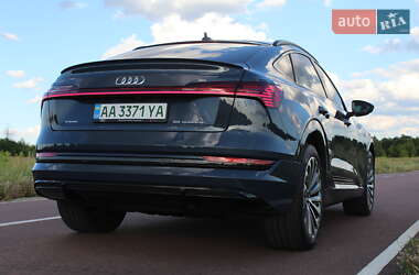 Внедорожник / Кроссовер Audi e-tron 2022 в 