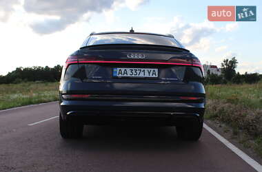 Внедорожник / Кроссовер Audi e-tron 2022 в 