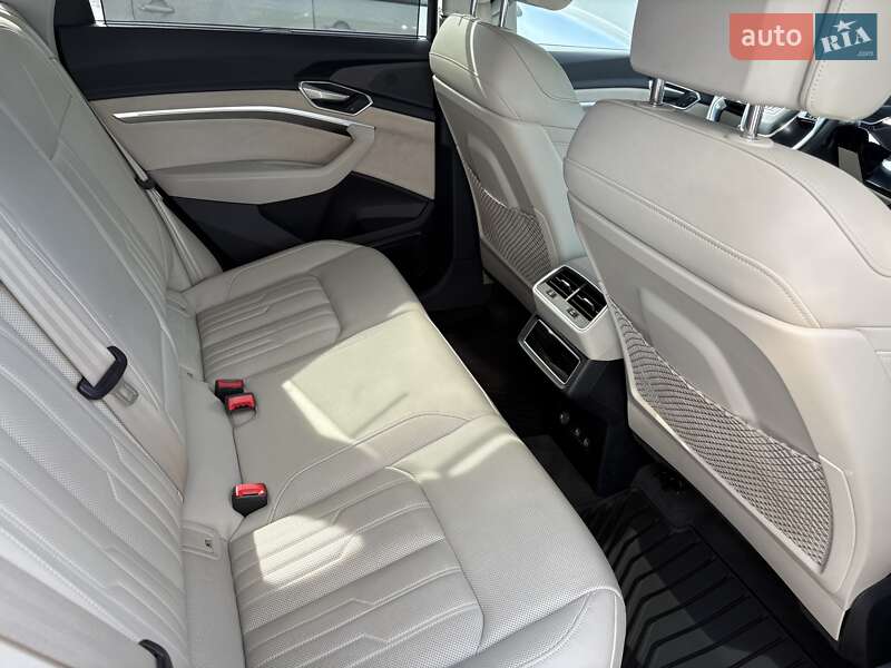 Позашляховик / Кросовер Audi e-tron 2019 в Дрогобичі