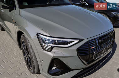 Внедорожник / Кроссовер Audi e-tron 2022 в 