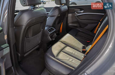 Внедорожник / Кроссовер Audi e-tron 2022 в 