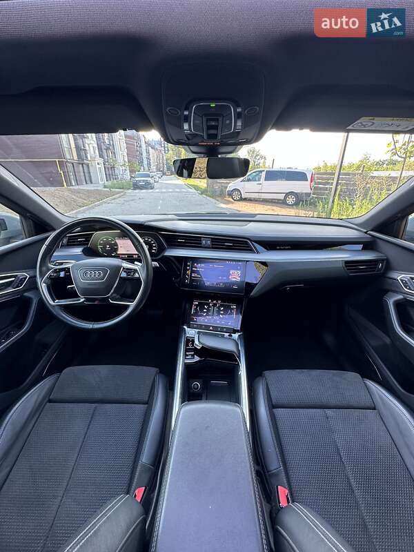 Позашляховик / Кросовер Audi e-tron 2020 в Білогородці