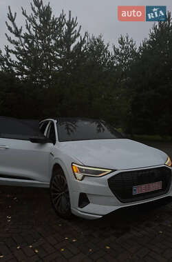 Внедорожник / Кроссовер Audi e-tron 2019 в 