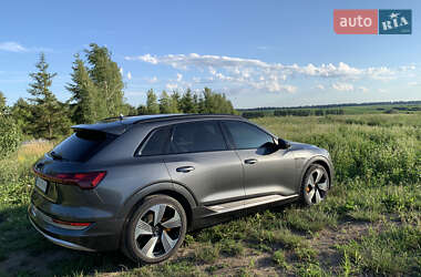 Позашляховик / Кросовер Audi e-tron 2019 в 