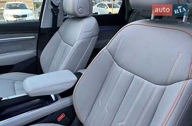 Внедорожник / Кроссовер Audi e-tron 2019 в 