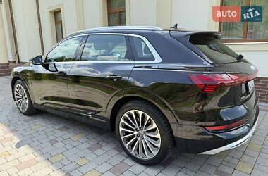 Внедорожник / Кроссовер Audi e-tron 2020 в 