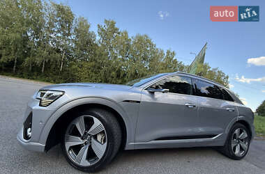 Внедорожник / Кроссовер Audi e-tron 2020 в 
