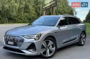 Внедорожник / Кроссовер Audi e-tron 2020 в 