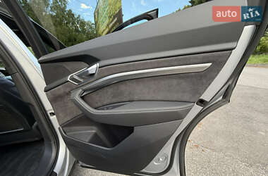 Внедорожник / Кроссовер Audi e-tron 2020 в 