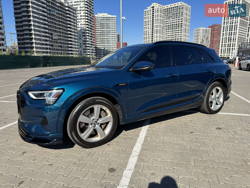 Внедорожник / Кроссовер Audi e-tron 2019 в Киеве