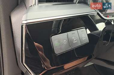 Внедорожник / Кроссовер Audi e-tron 2020 в 