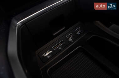 Внедорожник / Кроссовер Audi e-tron 2020 в 