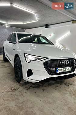 Внедорожник / Кроссовер Audi e-tron 2019 в 
