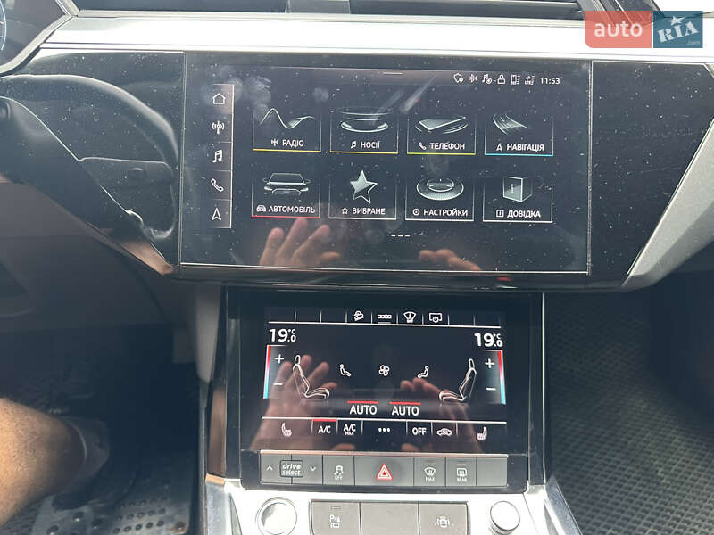 Внедорожник / Кроссовер Audi e-tron 2020 в Хмельницком