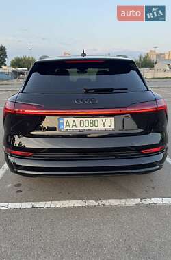 Внедорожник / Кроссовер Audi e-tron 2020 в 