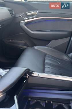 Внедорожник / Кроссовер Audi e-tron 2020 в 