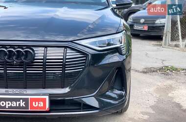 Внедорожник / Кроссовер Audi e-tron 2022 в 