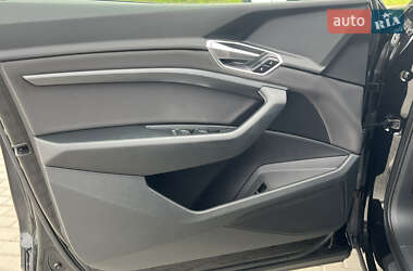 Внедорожник / Кроссовер Audi e-tron 2019 в 