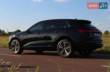 Внедорожник / Кроссовер Audi e-tron 2022 в 