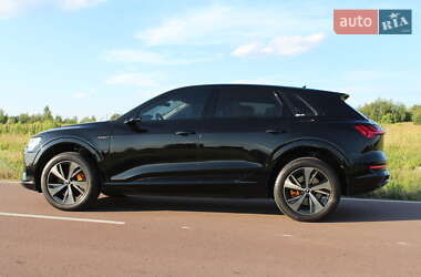 Внедорожник / Кроссовер Audi e-tron 2022 в 