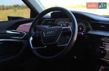 Внедорожник / Кроссовер Audi e-tron 2022 в 