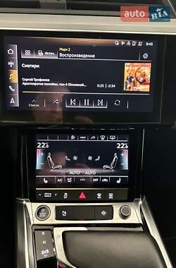 Позашляховик / Кросовер Audi e-tron 2021 в 