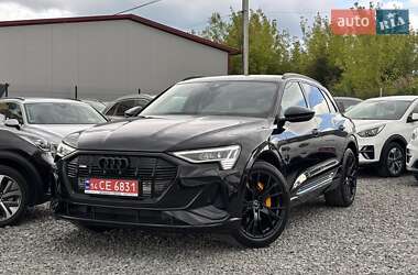 Внедорожник / Кроссовер Audi e-tron 2022 в 
